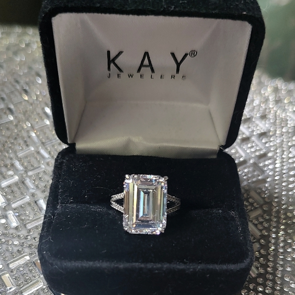 Kay Jewelers Silver Ring with Emerald Lab Stone!